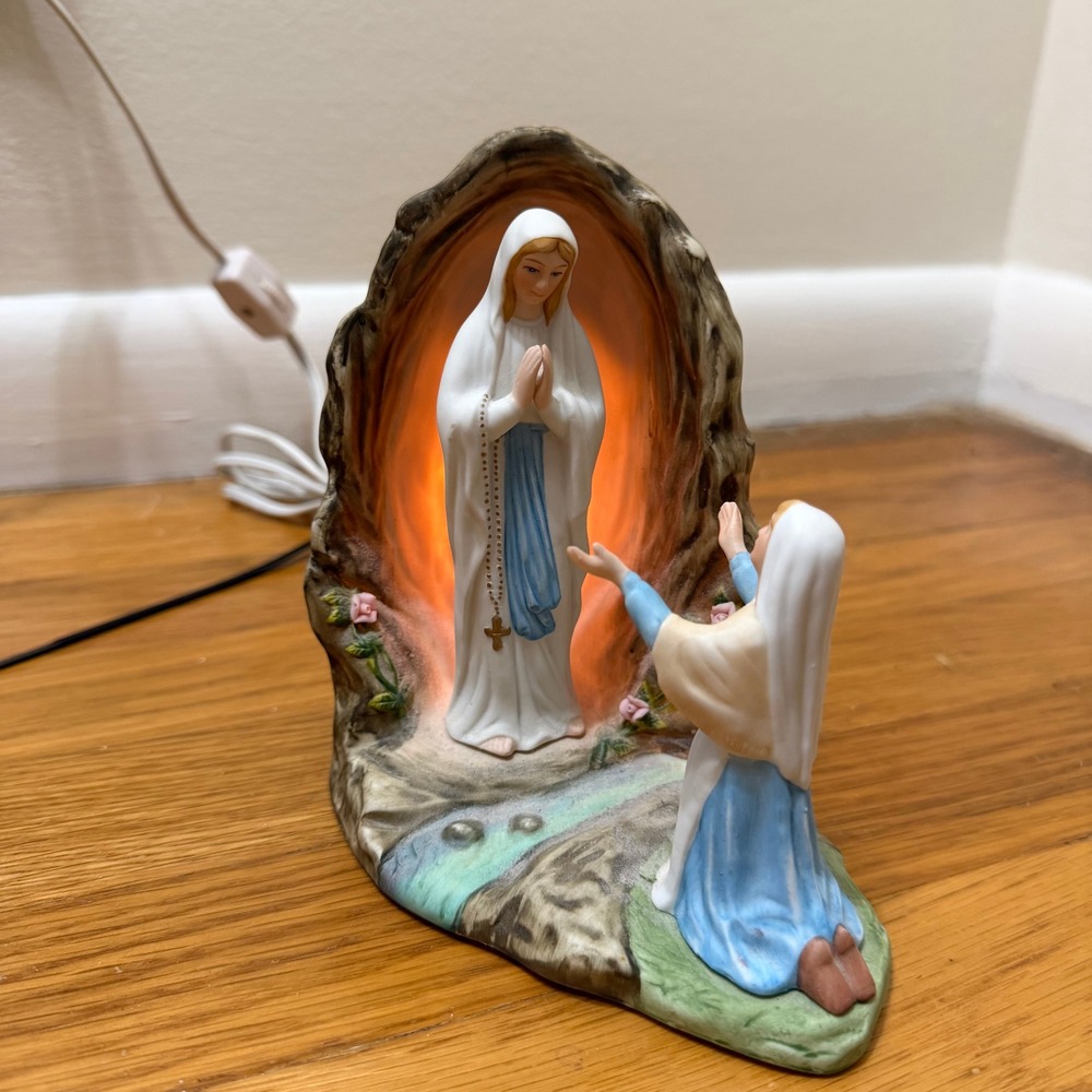 Vintage Malco Our Lady of Lourdes St. Bernadette Grotto Night Light Statue Lamp